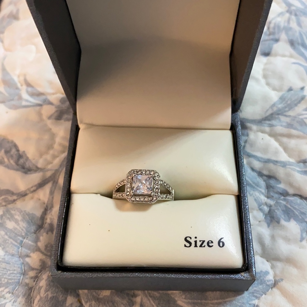 Costume Ring Size 6